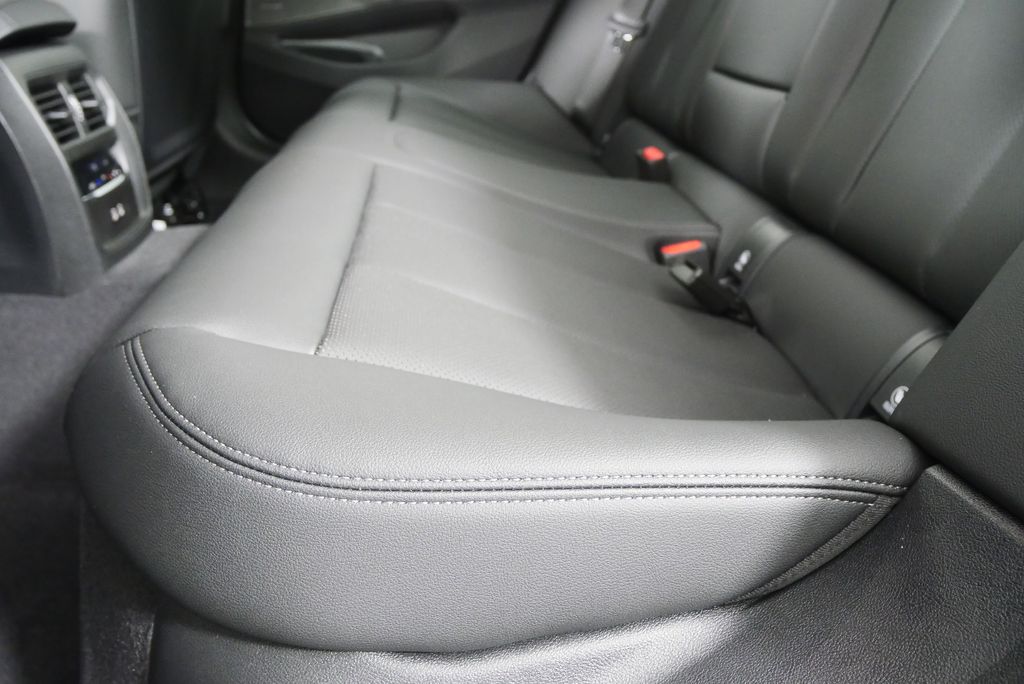 Thumbnail: 2026 BMW 3 Series - 15