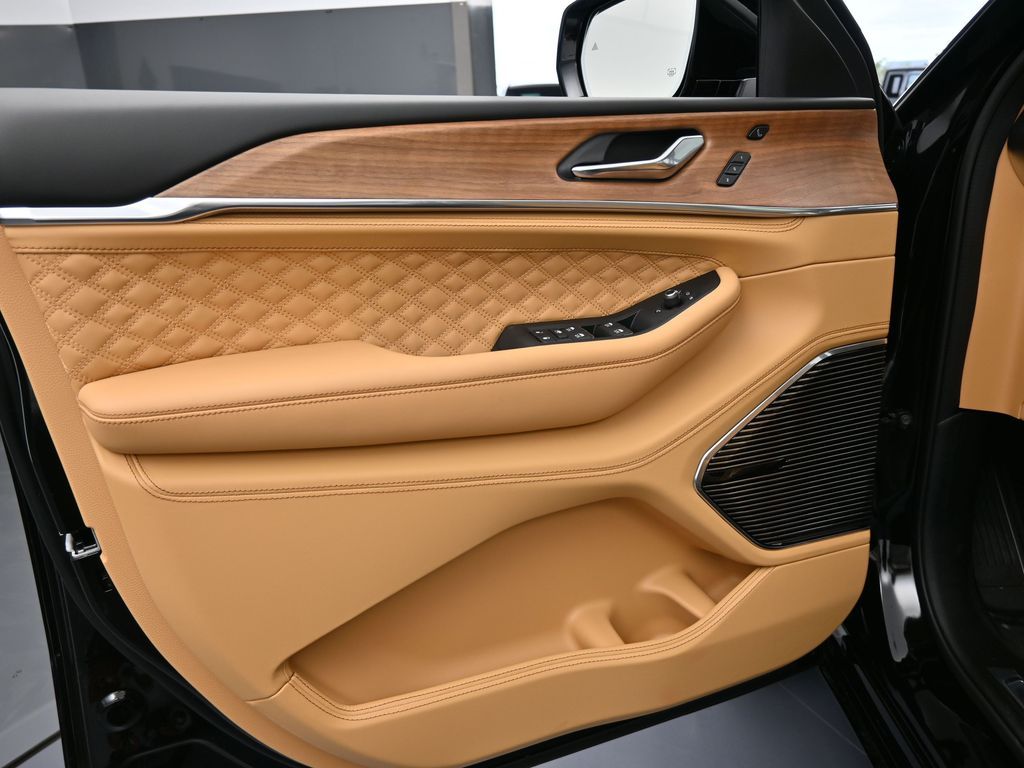 New 2025 Diamond Black Crystal Pearlcoat Jeep Summit image 18