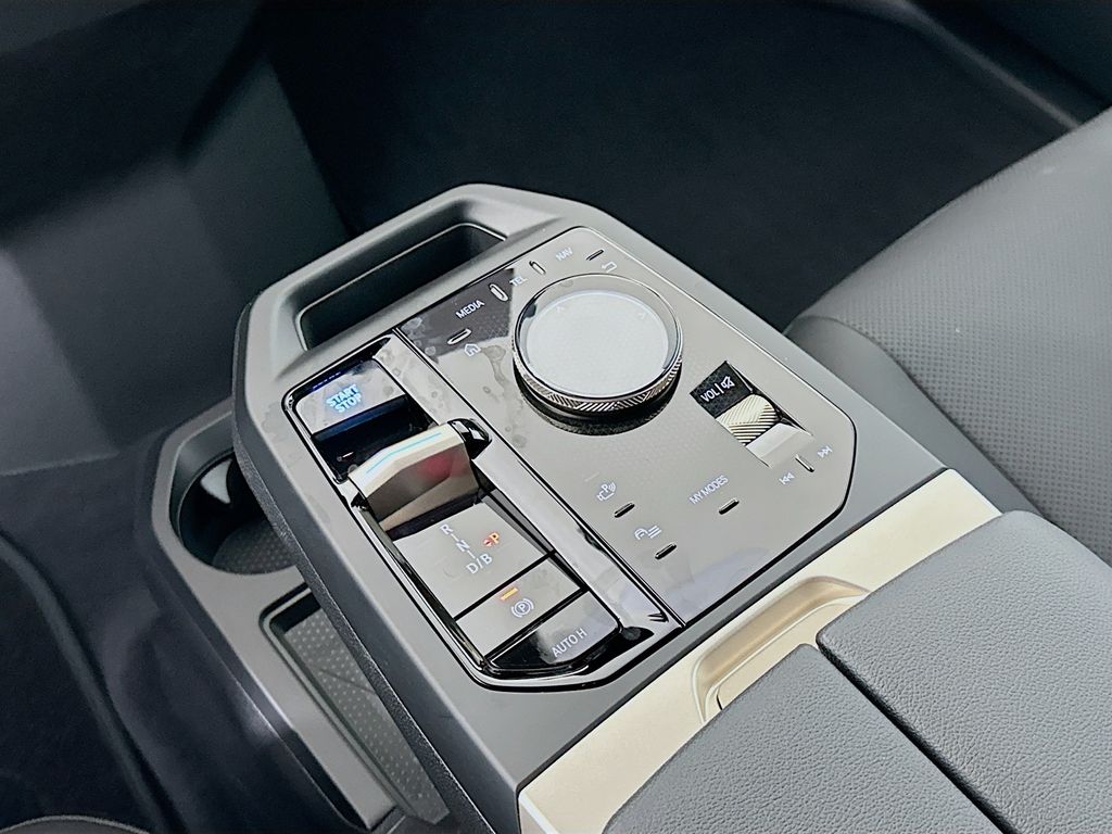 Thumbnail: 2026 BMW iX - 15