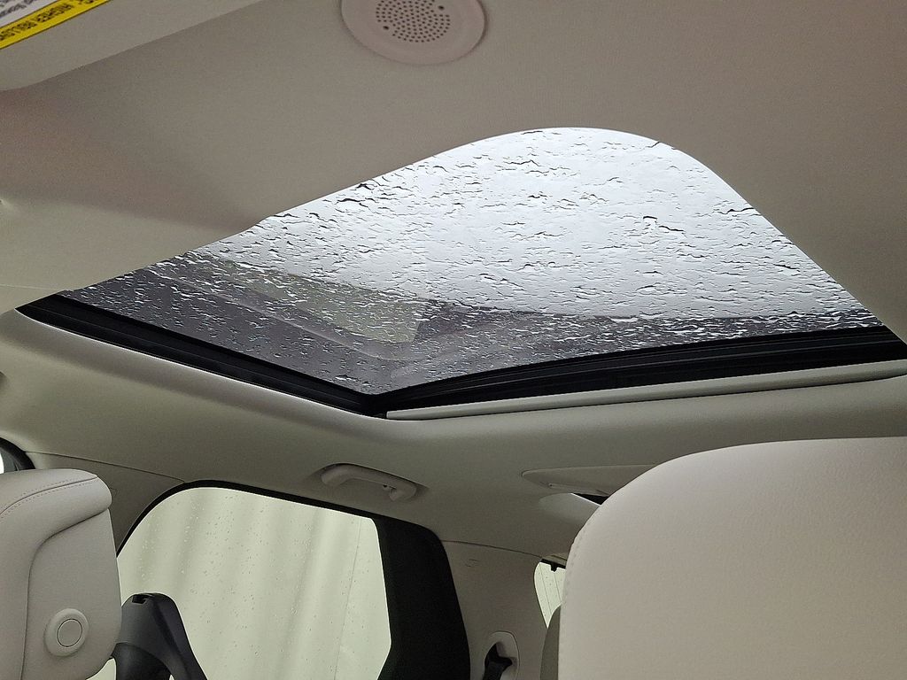 Thumbnail: 2026 Land Rover Discovery - 11