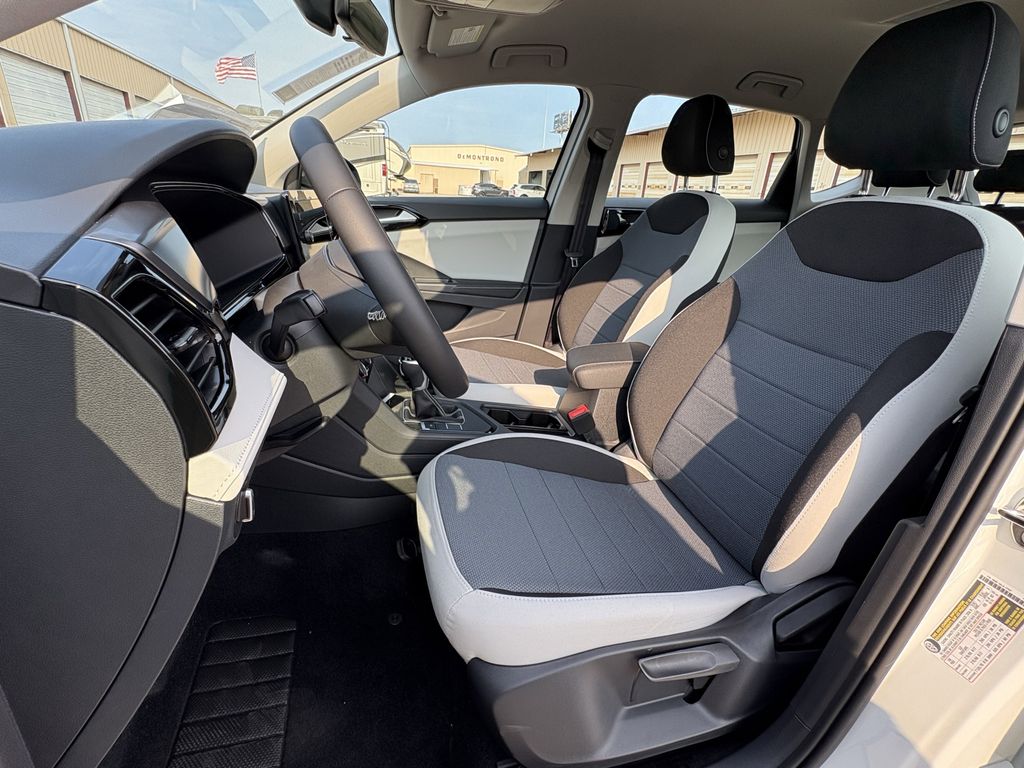 New 2025 Pure White Volkswagen 1.5T S image 12