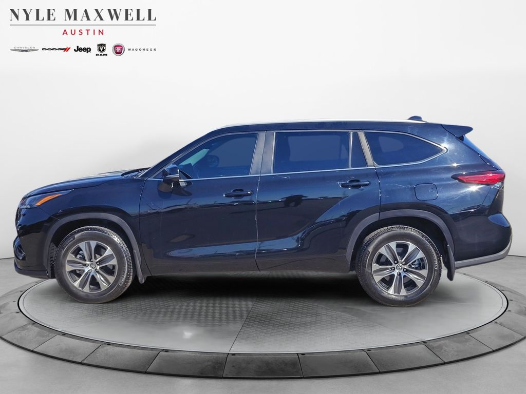 Used Car 2023 Toyota Highlander  Xle For Sale Under $35,000 In Austin, Texas