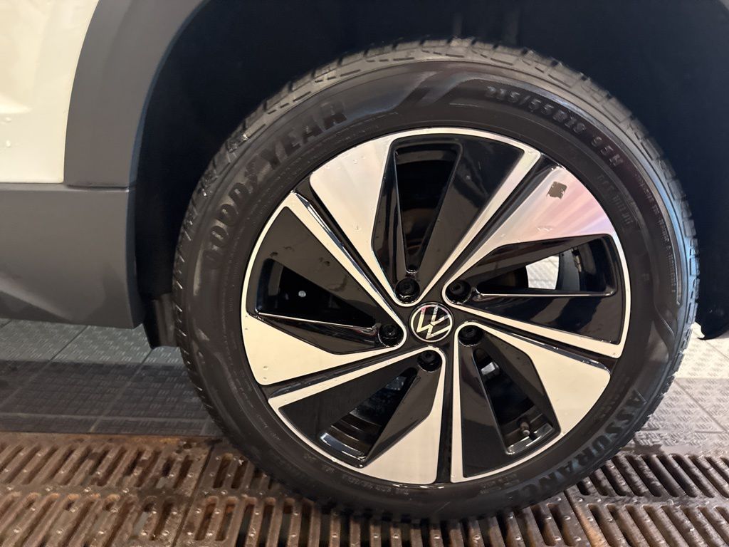 2023 Volkswagen Taos SE photo 12