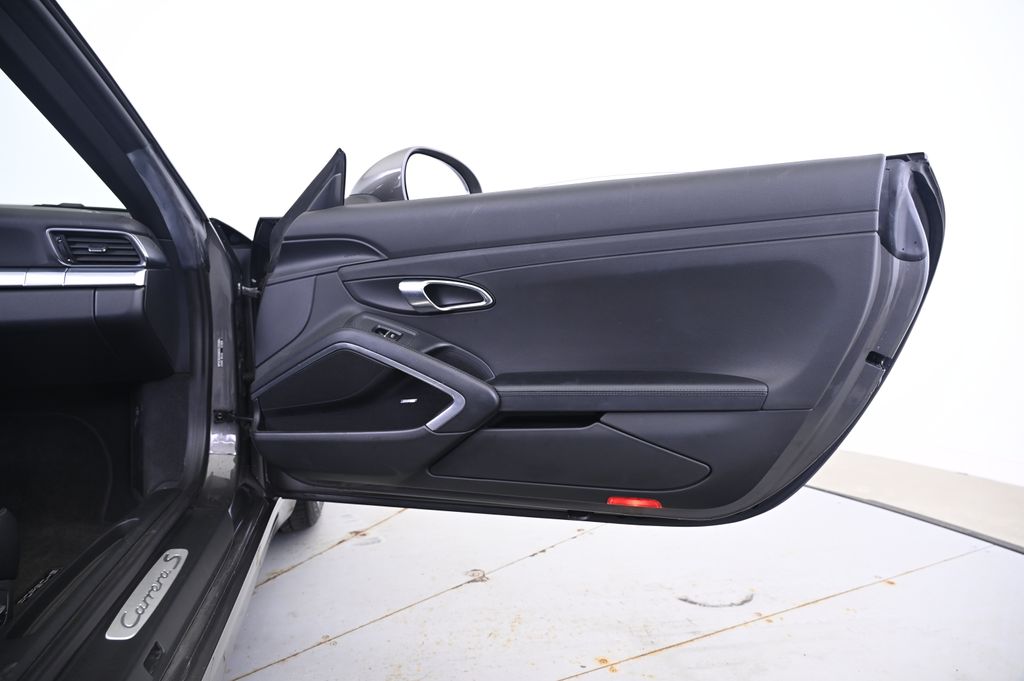 Thumbnail: 2013 Porsche 911 - 16