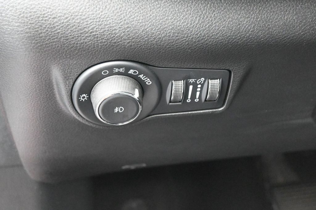 Used 2022 Redline Pearlcoat Jeep High Altitude image 16