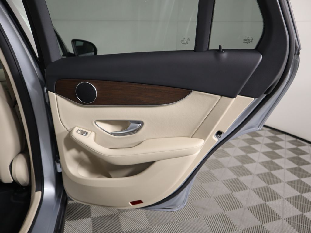 Thumbnail: 2022 Mercedes-Benz GLC - 27