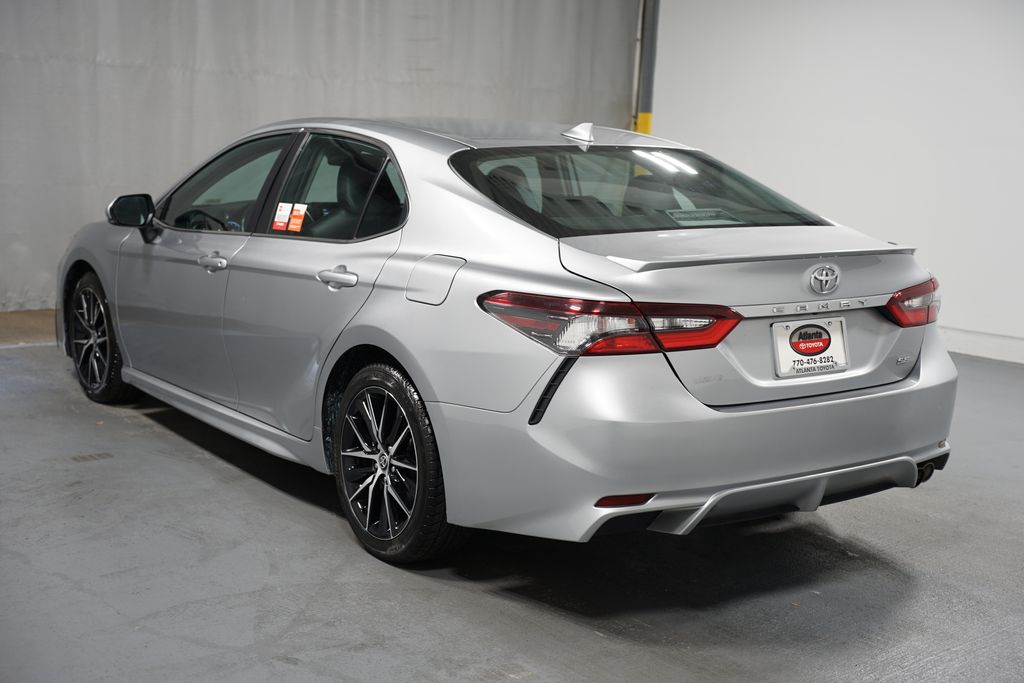 2022 Toyota Camry SE 6