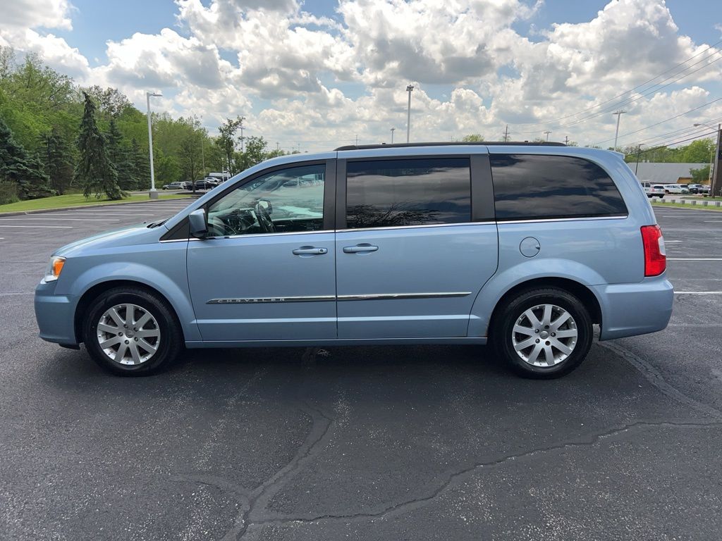 2013 Chrysler Town & Country Touring 2