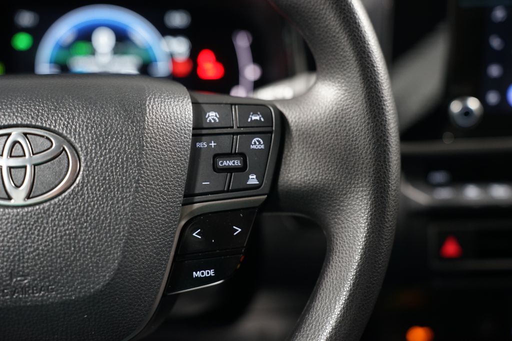 2025 Toyota Camry LE 13