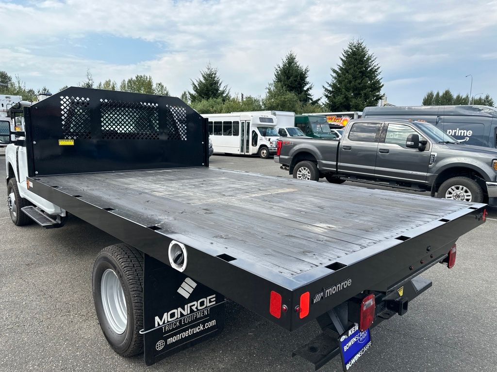 New 2025 Ford Super Duty F-350 Chassis Regular Cab (DRW) 169" Wheelbase XL