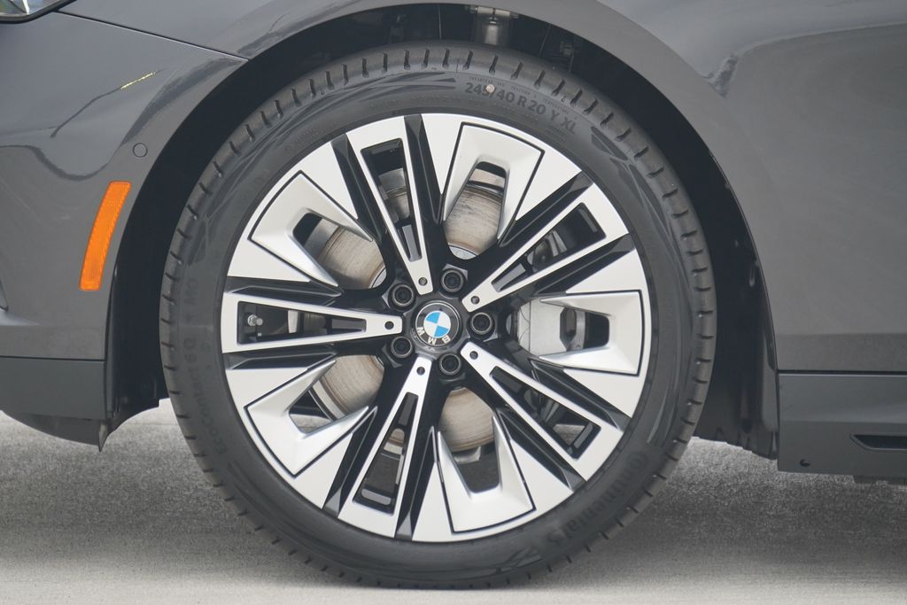 Thumbnail: 2026 BMW i5 - 5