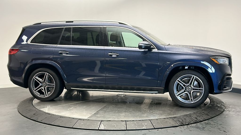 2025 Mercedes-Benz GLS 450 4MATIC 8