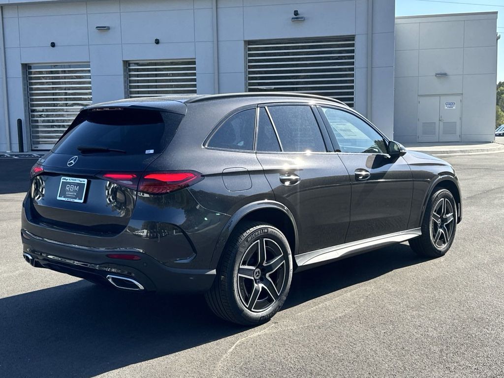 2025 Mercedes-Benz GLC GLC 300 8