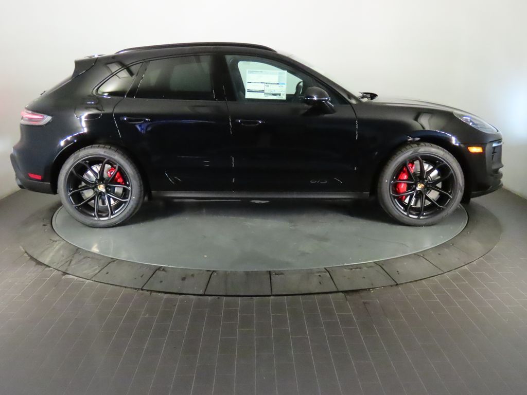Thumbnail: 2026 Porsche Macan - 8