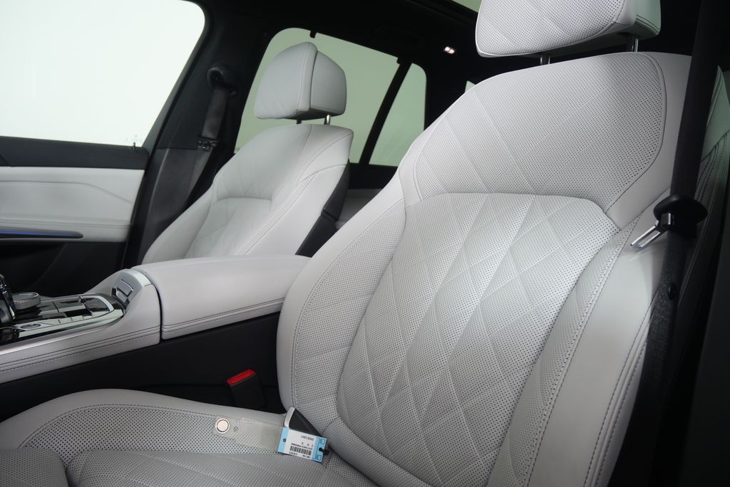 Thumbnail: 2023 BMW X5 - 11