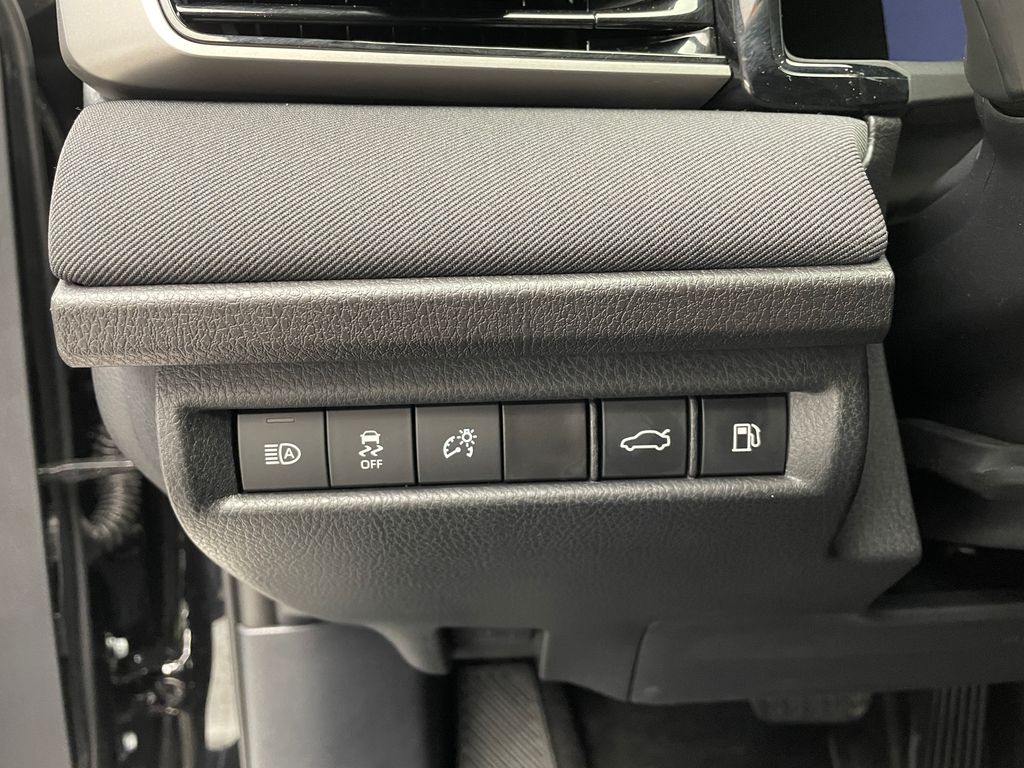 2025 Toyota Camry LE 19