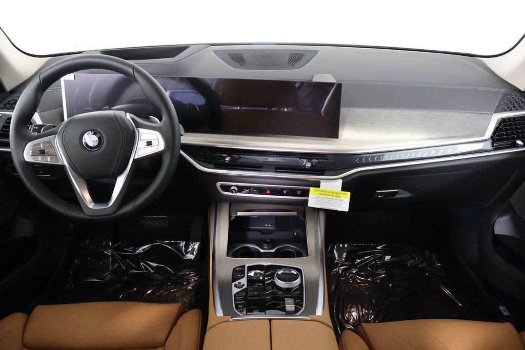 Thumbnail: 2027 BMW X7 - 4