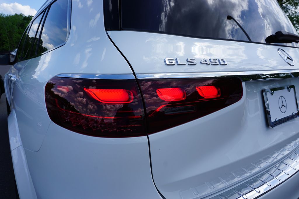 2025 Mercedes-Benz GLS 450 4MATIC 11