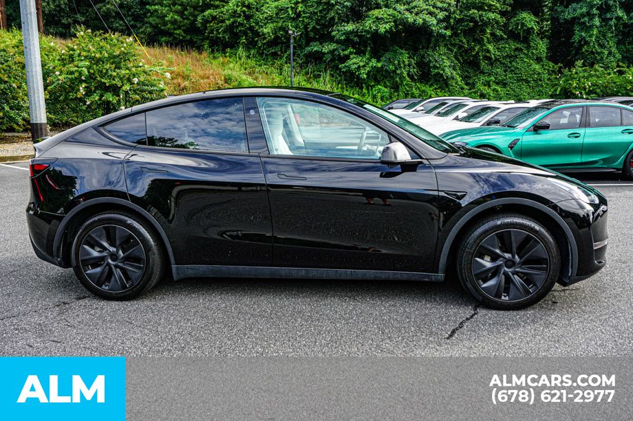 2025 Tesla Model Y Long Range - Photo 9