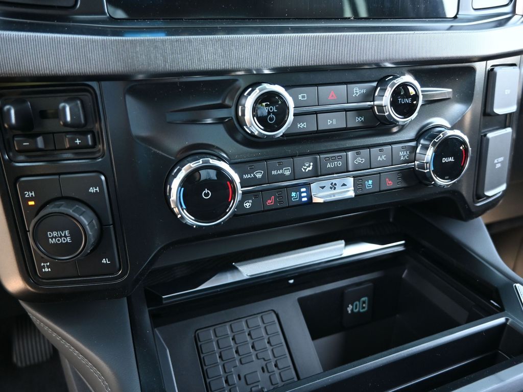 2025 Ford F-350 Super Duty Platinum