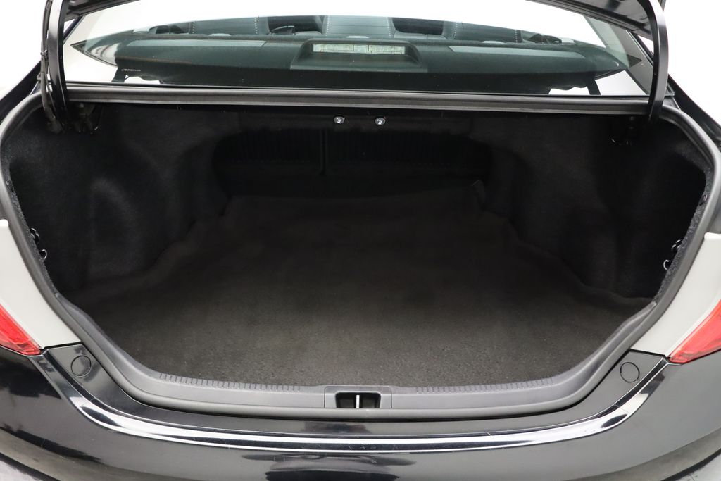 2014 Toyota Camry SE 22