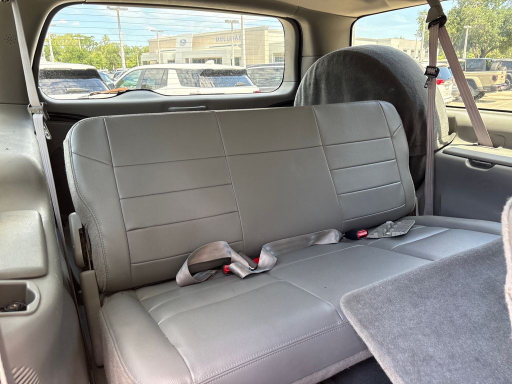 Used 2005 Silver Ford XLS image 28