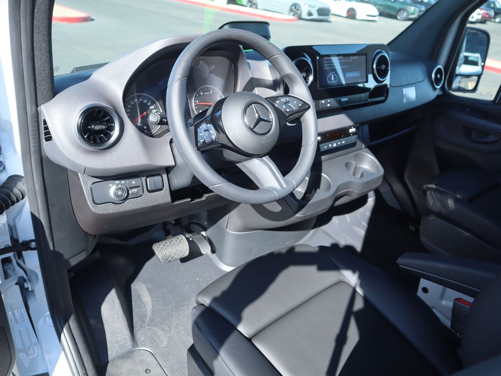 Thumbnail: 2026 Mercedes-Benz Sprinter - 9