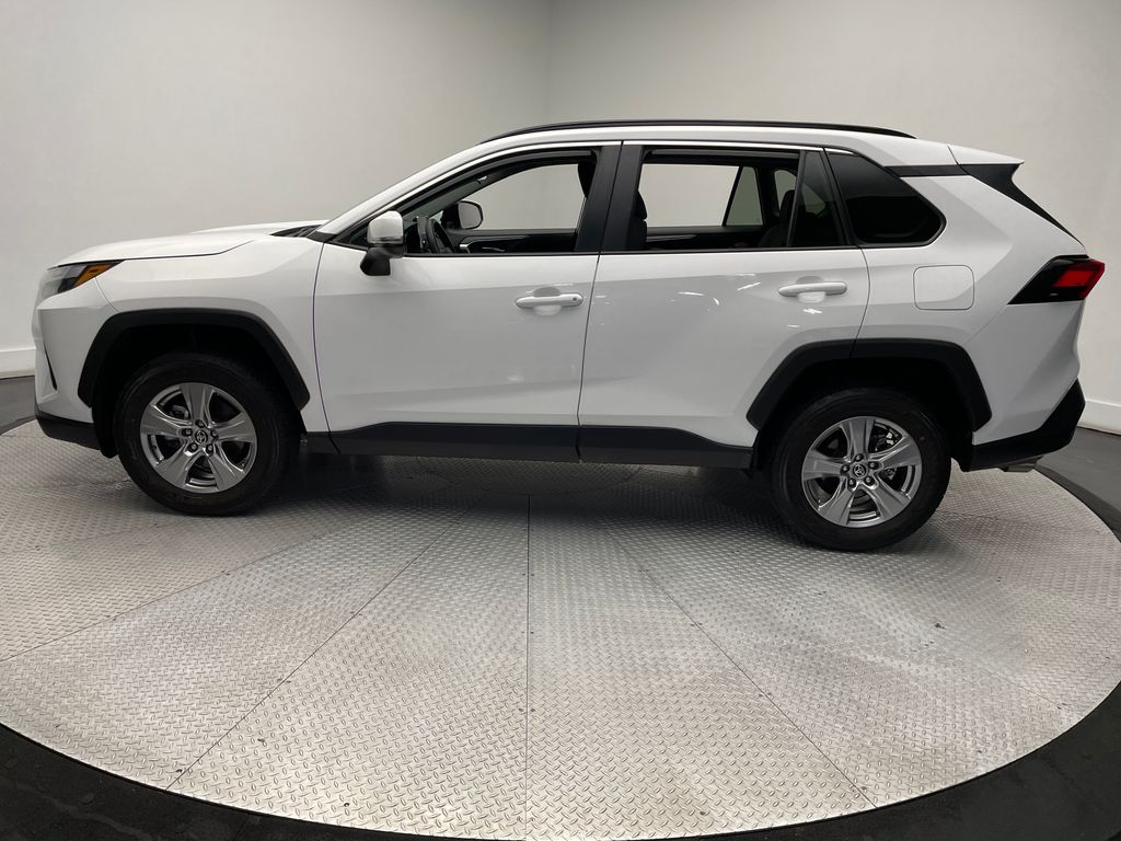 2024 Toyota RAV4 XLE 8