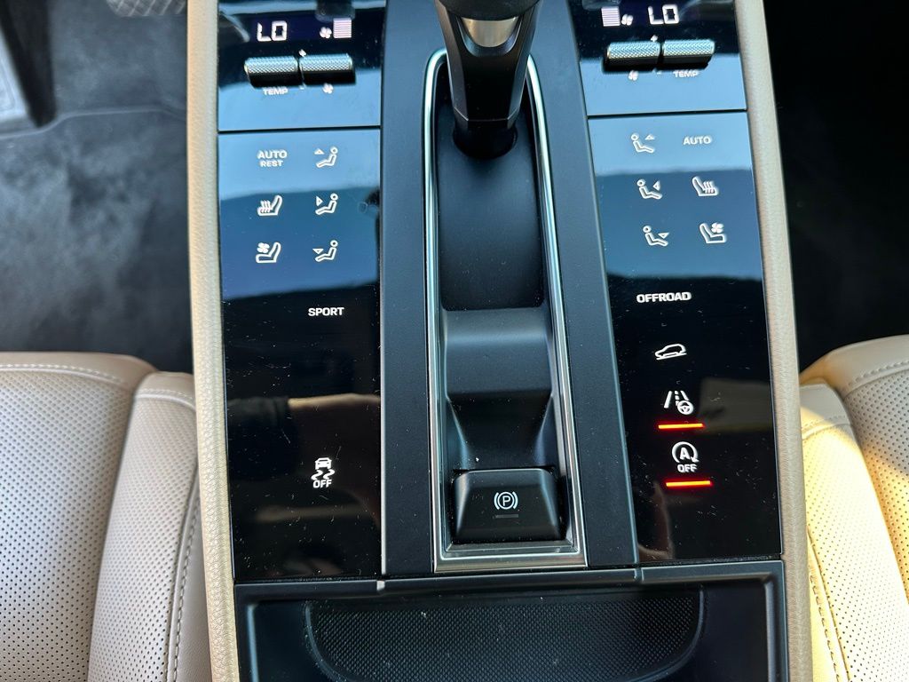 Thumbnail: 2024 Porsche Macan - 27