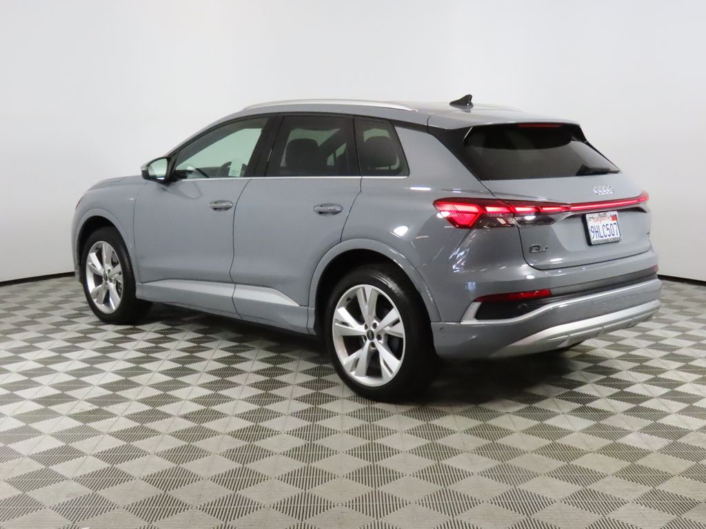 Thumbnail: 2023 Audi Q4 e-tron - 3