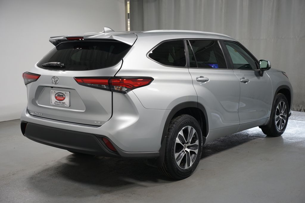 Thumbnail: 2023 Toyota Highlander - 8