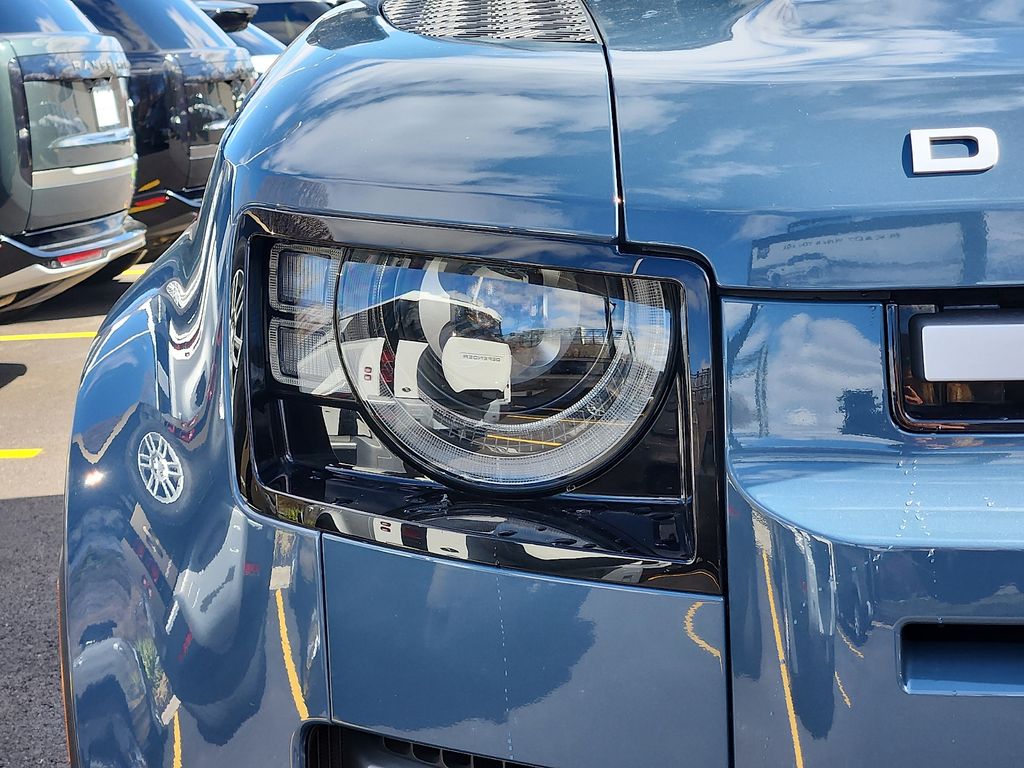 Thumbnail: 2025 Land Rover Defender - 9