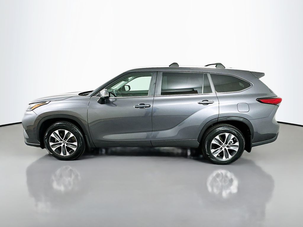 Thumbnail: 2023 Toyota Highlander - 8