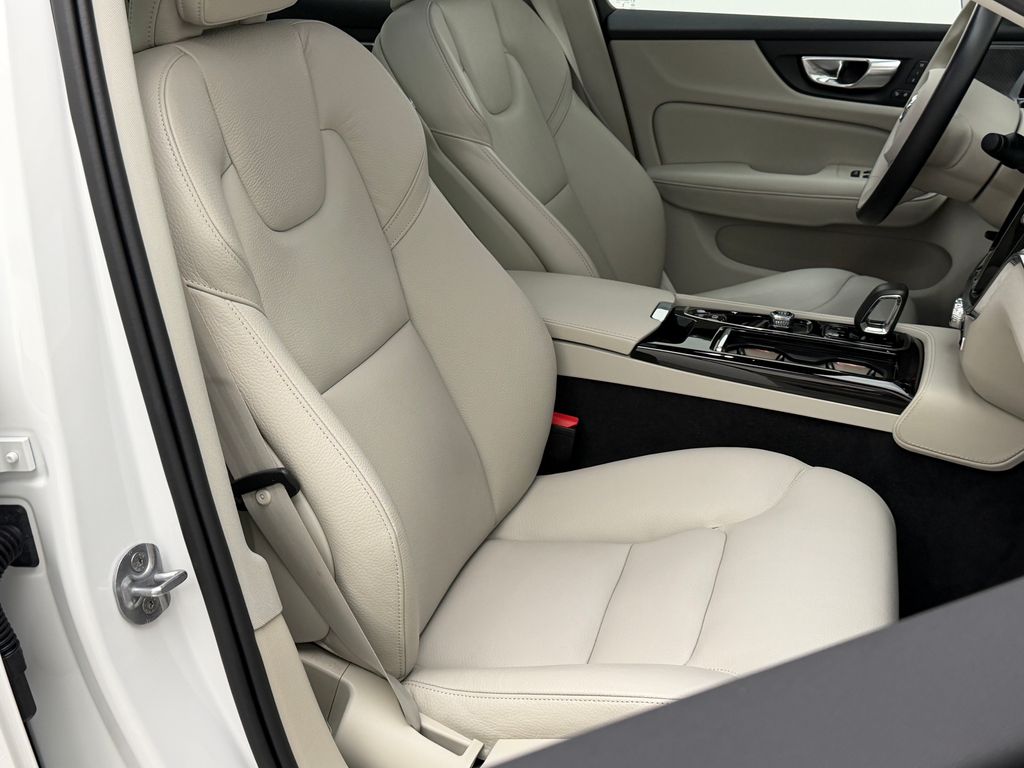 Thumbnail: 2024 Volvo S60 - 13