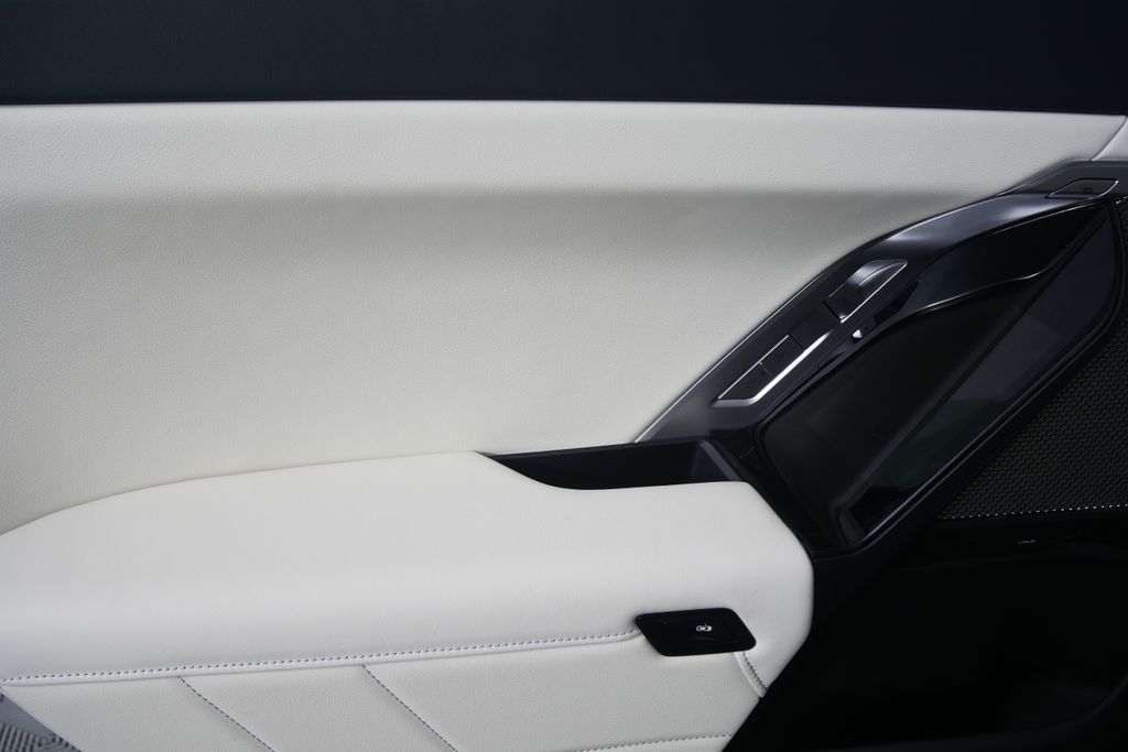 Thumbnail: 2026 BMW 7 Series - 13