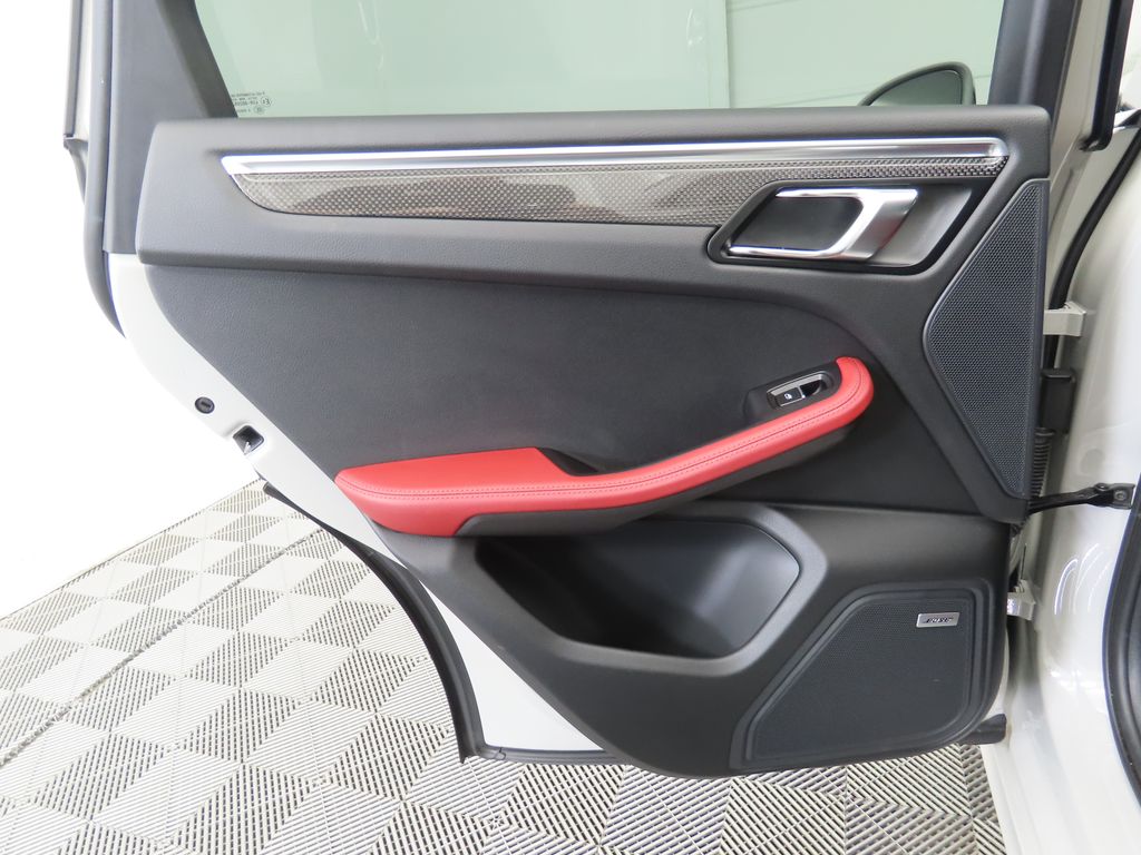 Thumbnail: 2022 Porsche Macan - 27