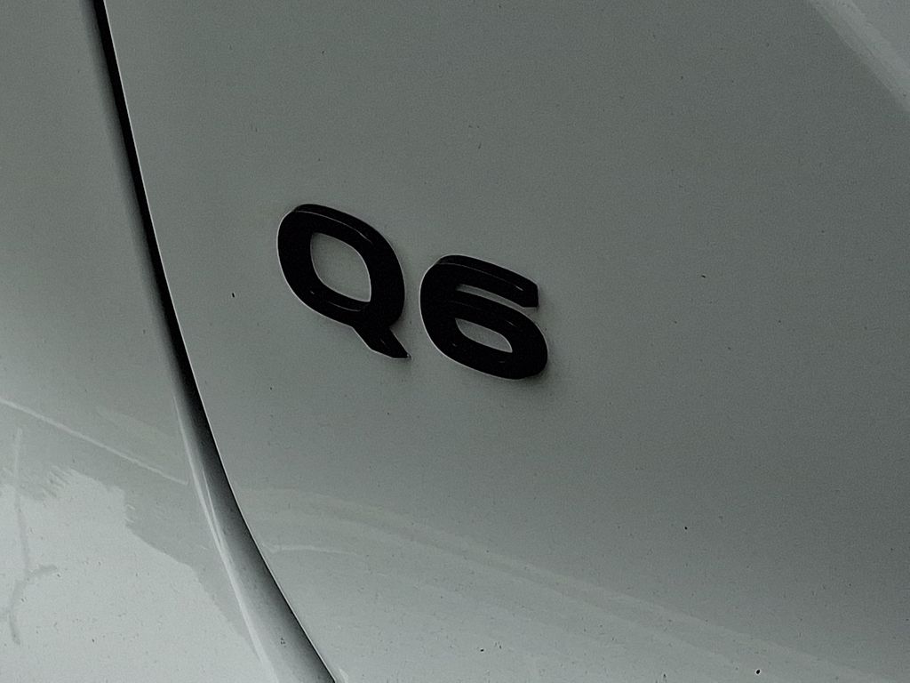 Thumbnail: 2025 Audi Q6 e-tron - 29