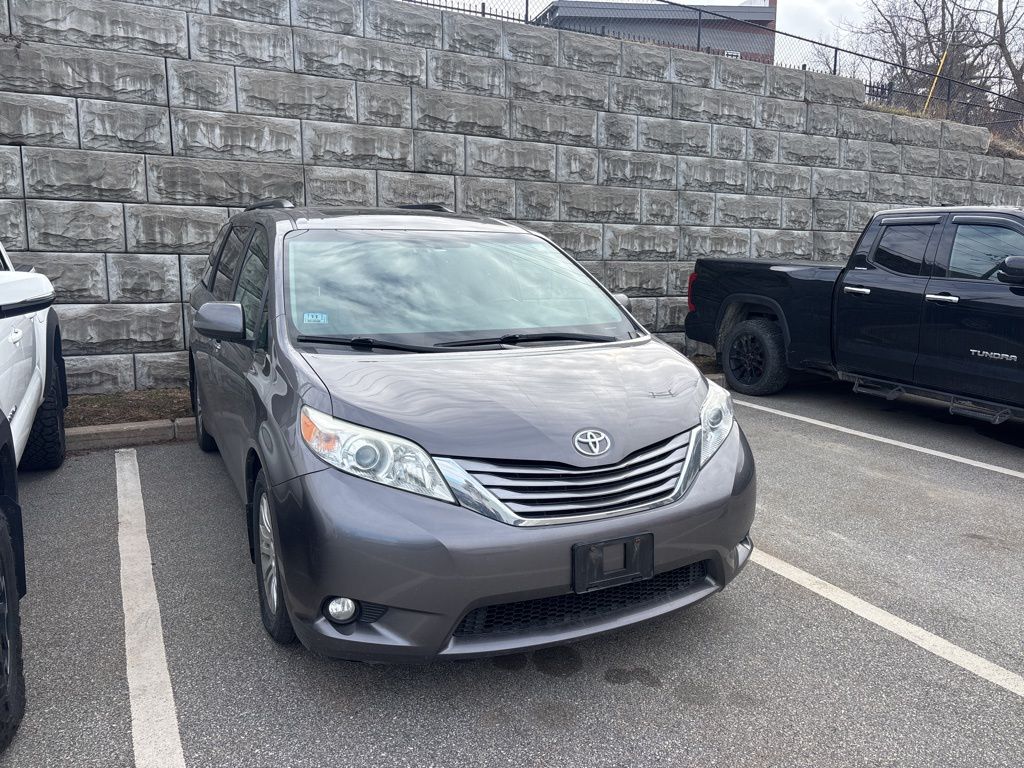 2017 Toyota Sienna XLE Premium
