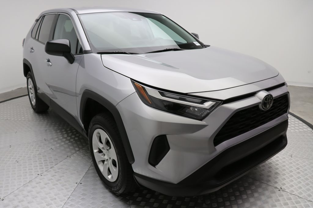 2023 Toyota RAV4 LE 6