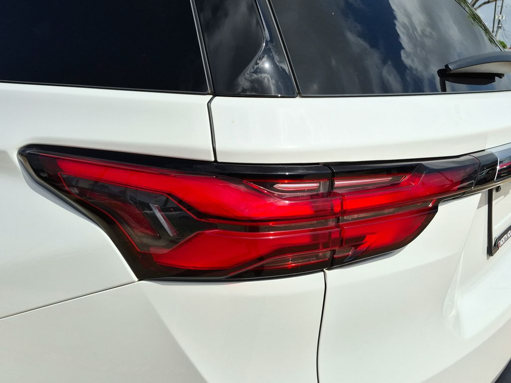 2023 Chevrolet Traverse LT - 10
