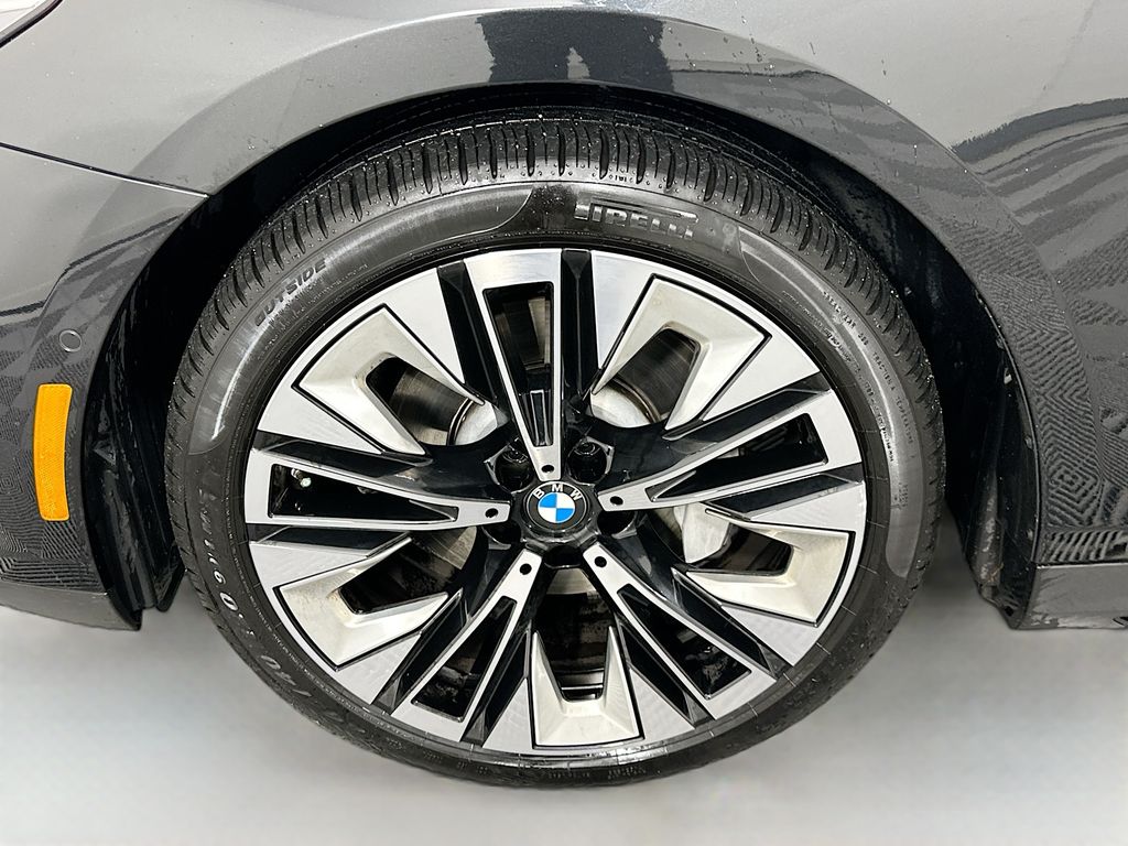 Thumbnail: 2025 BMW 5 Series - 32