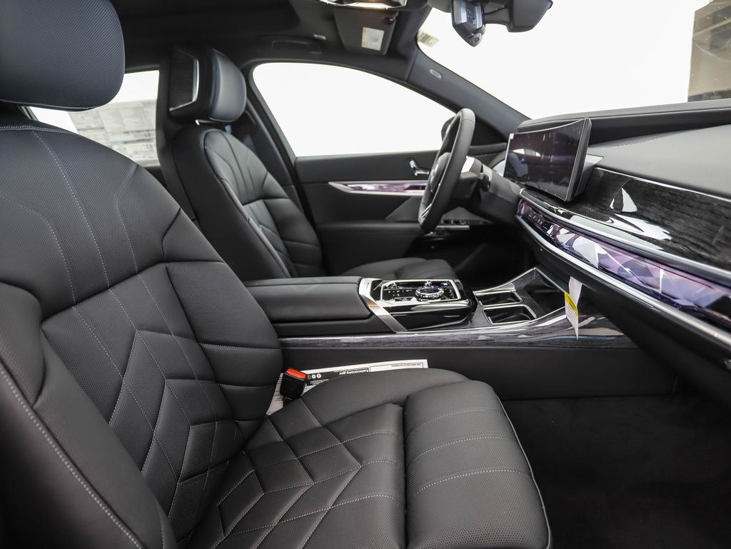 Thumbnail: 2025 BMW i7 - 31