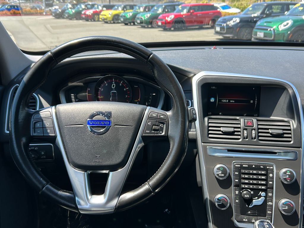 Thumbnail: 2016 Volvo XC60 - 18
