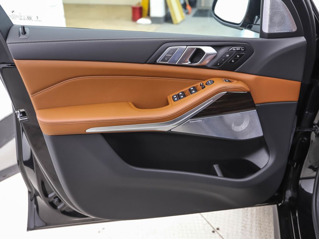 Thumbnail: 2026 BMW X7 - 9