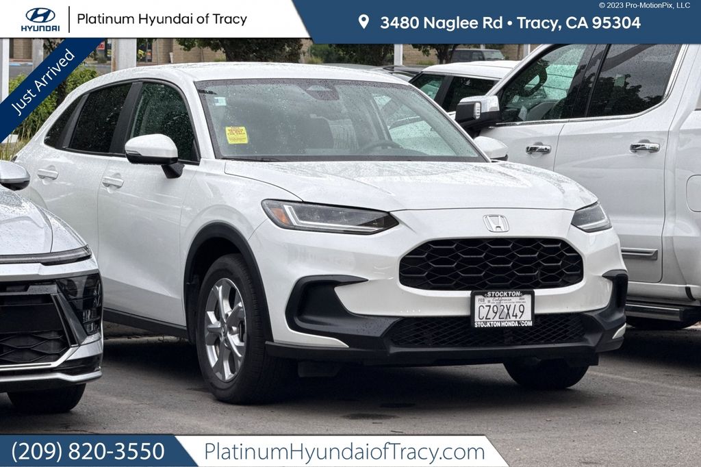 Platinum White Pearl 2024 Honda HR-V LX FWD SUV / Crossover Front-Wheel Drive Continuously Variable Transmission