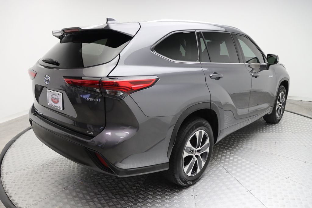 2021 Toyota Highlander XLE 8