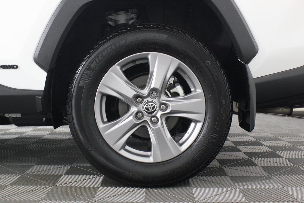 2024 Toyota RAV4 XLE 15