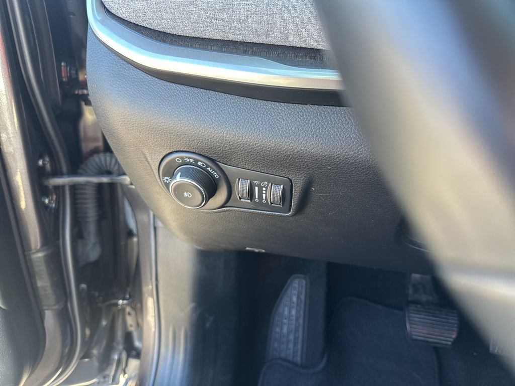 Used Car 2022 Jeep Compass  Latitude For Sale Under $20,000 In Austin, Texas