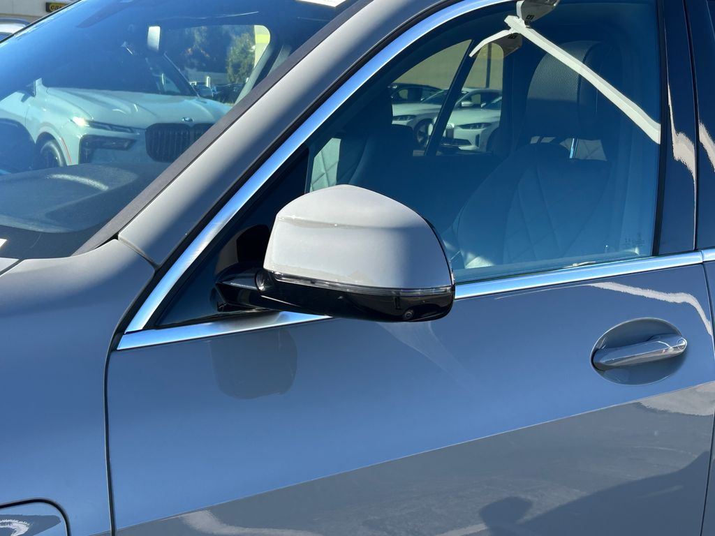 Thumbnail: 2023 BMW X5 - 10