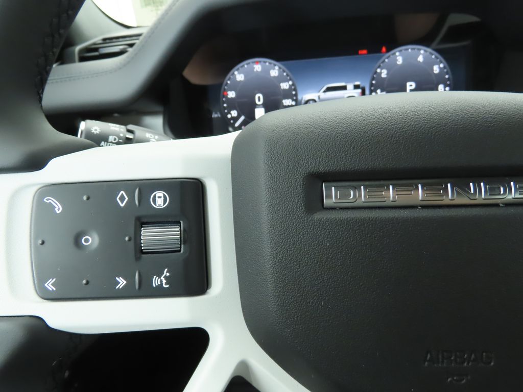 2025 Land Rover Defender 110 11